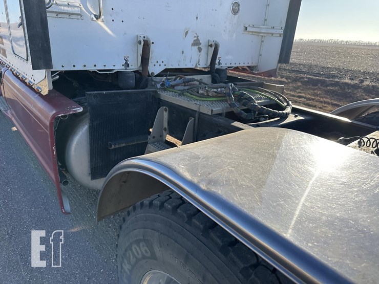 2014-peterbilt-386-image-15