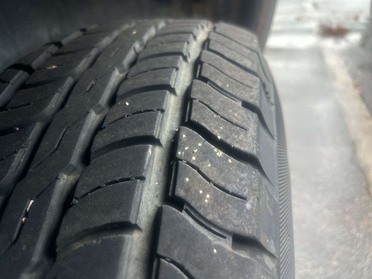 2004-chevrolet-tahoe-image-12