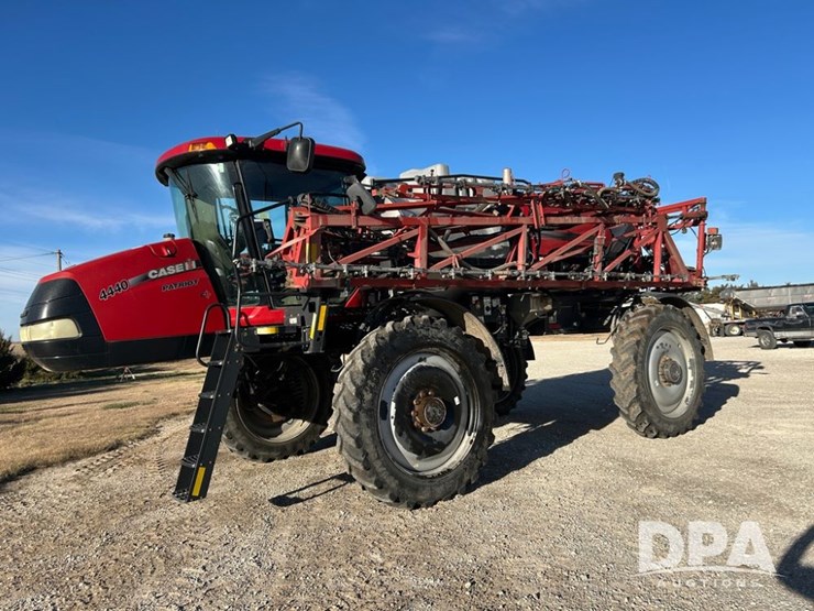 case-ih-patriot-4440-image-2