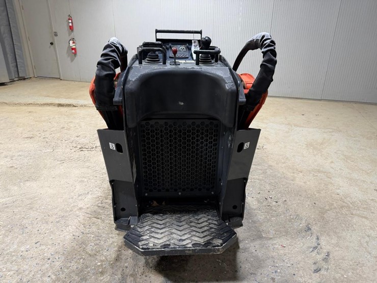 2023-kubota-scl1000-image-4