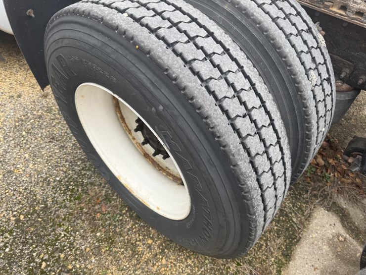 #1175-•-2016-freightliner-cascadia-day-cab-truck-tractor-image-55