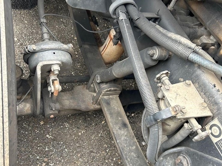 peterbilt-384-image-58