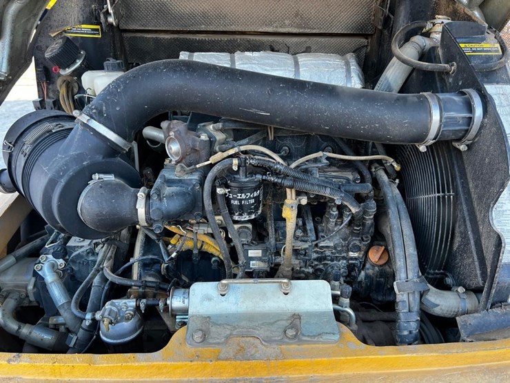 2011-deere-204k-image-16