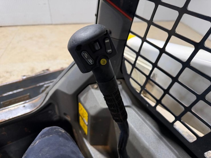 2022-bobcat-t62-image-25