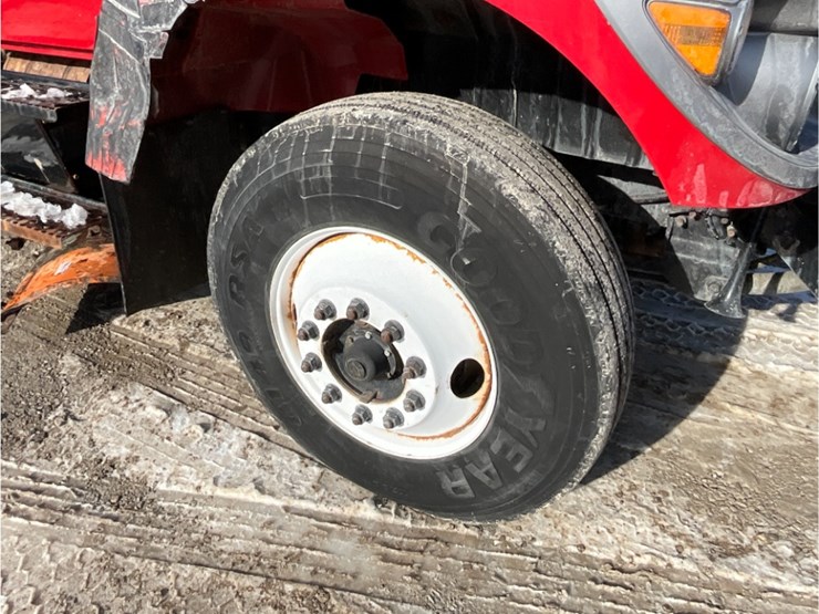 international-7400-image-7