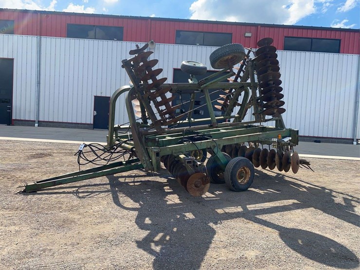 john-deere-235-image-1