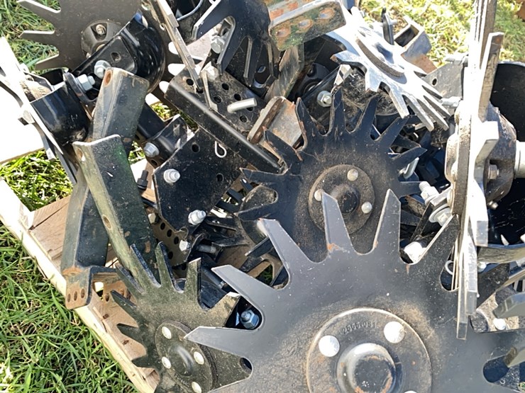 16-new-row-cleaners-bolt-pattern-for-white-and-jd-planters-image-5