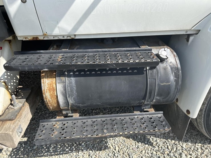 international-4000-image-90