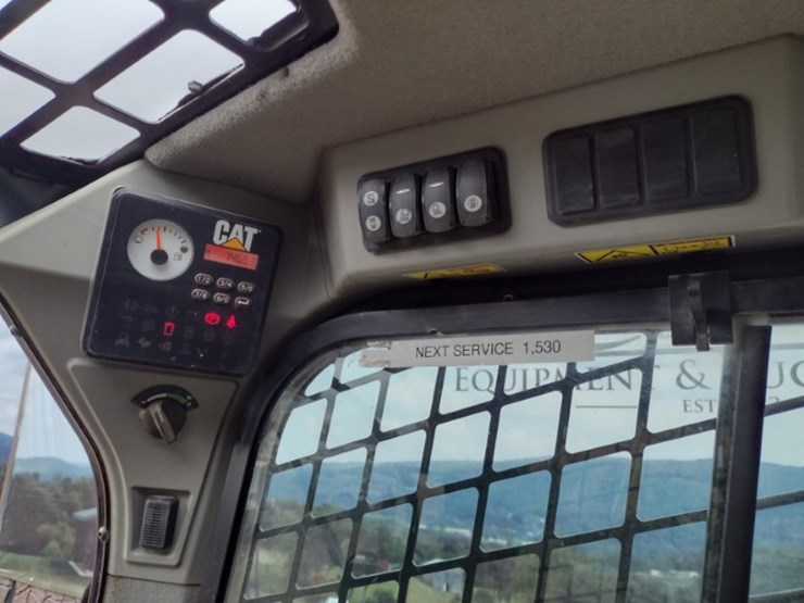 caterpillar-246d-image-8