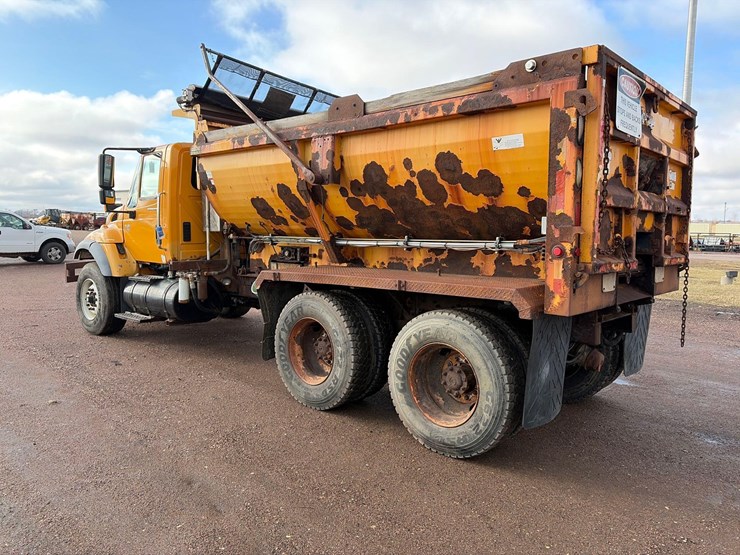 international-7400-image-4