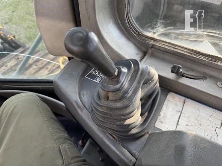 komatsu-d65ex-12-image-25