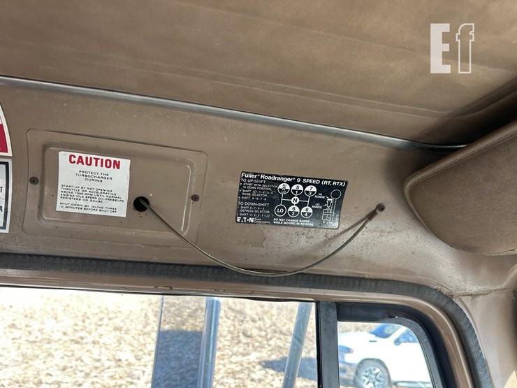 1985-international-s2500-image-60