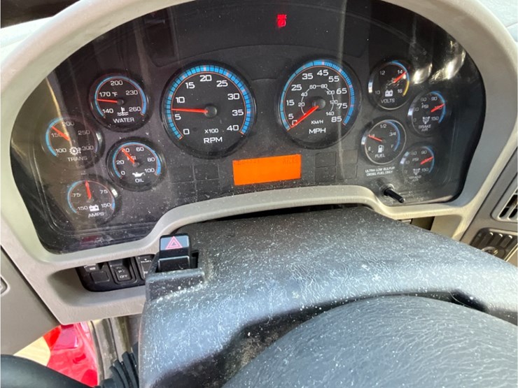 international-7400-image-22