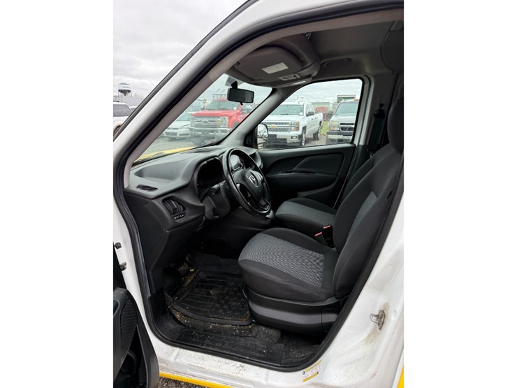 2015-ram-promaster-city-image-13