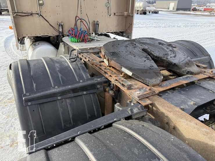 2004-peterbilt-379-image-18