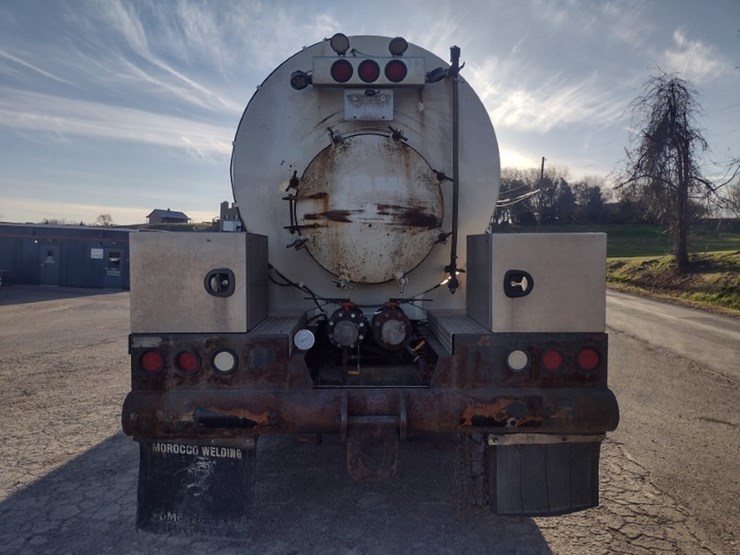 peterbilt-389-image-4