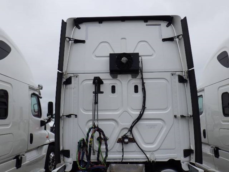 freightliner-cascadia-125-image-13