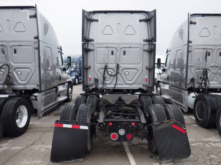 2019-freightliner-cascadia-125-image-16