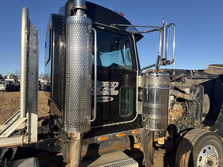2008-peterbilt-388-image-36
