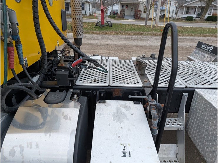 2020-kenworth-t880-image-15