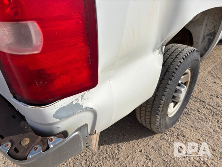 2010-chevrolet-silverado-2500hd-image-38