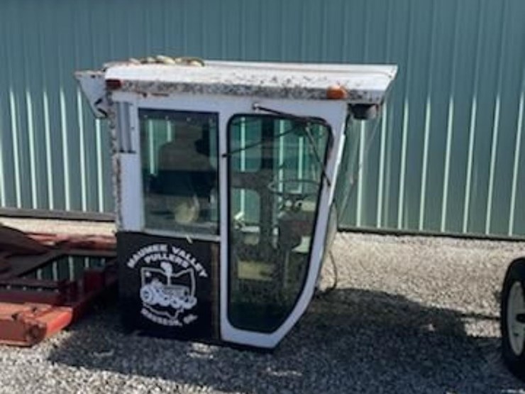 gleaner-combine-cab-image-1