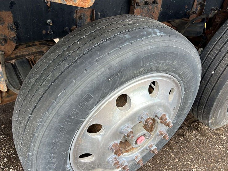 2018-mack-gu-granite-6-axle-dump-truck-image-9