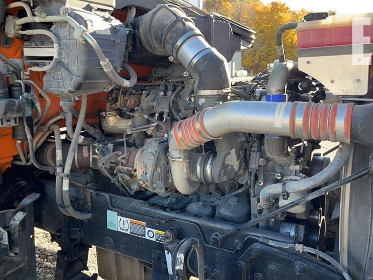 2019-peterbilt-567-image-26