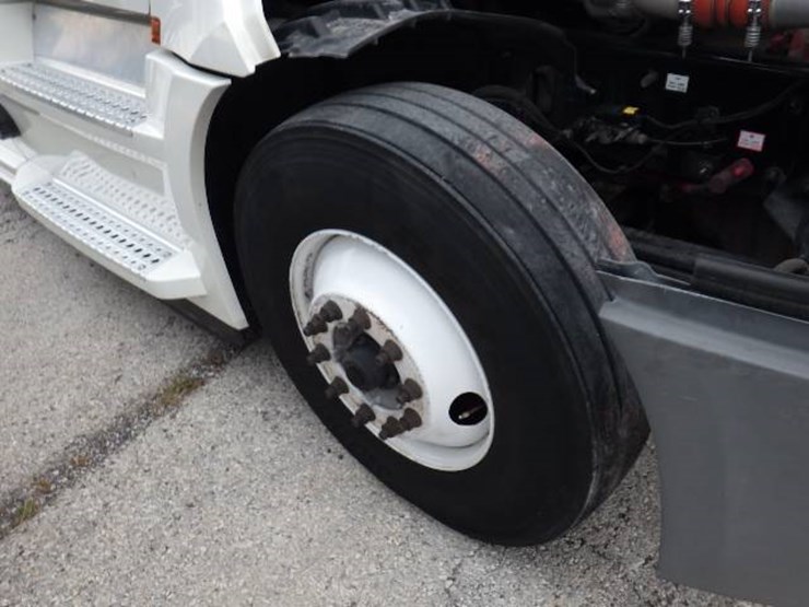 freightliner-cascadia-126-image-28