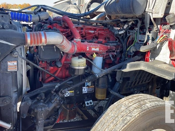 2012-peterbilt-587-image-29