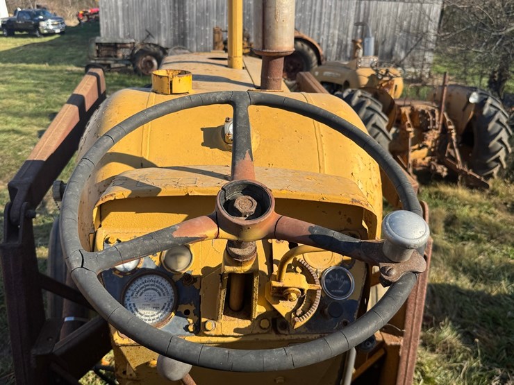 minneapolis-moline-m670-image-27