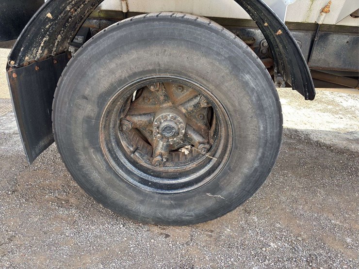 1992-ford-f700-image-12