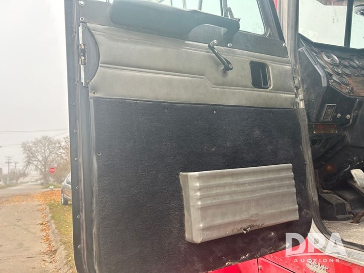 1999-peterbilt-379-image-59