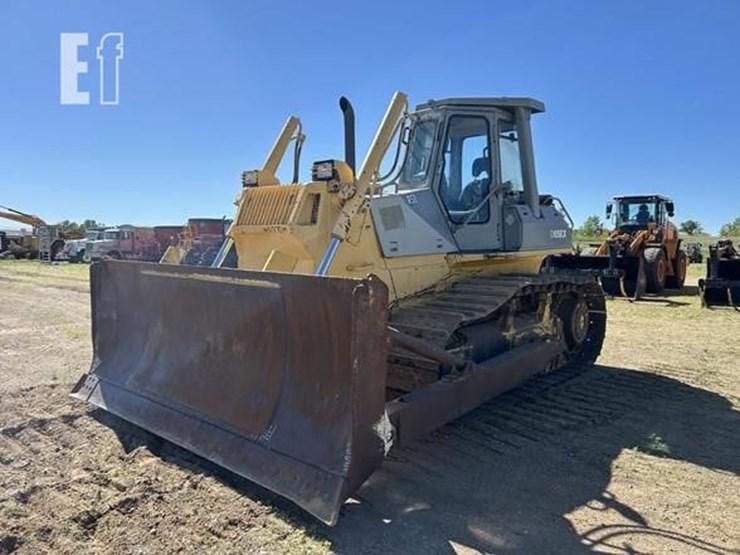 komatsu-d65ex-12-image-1