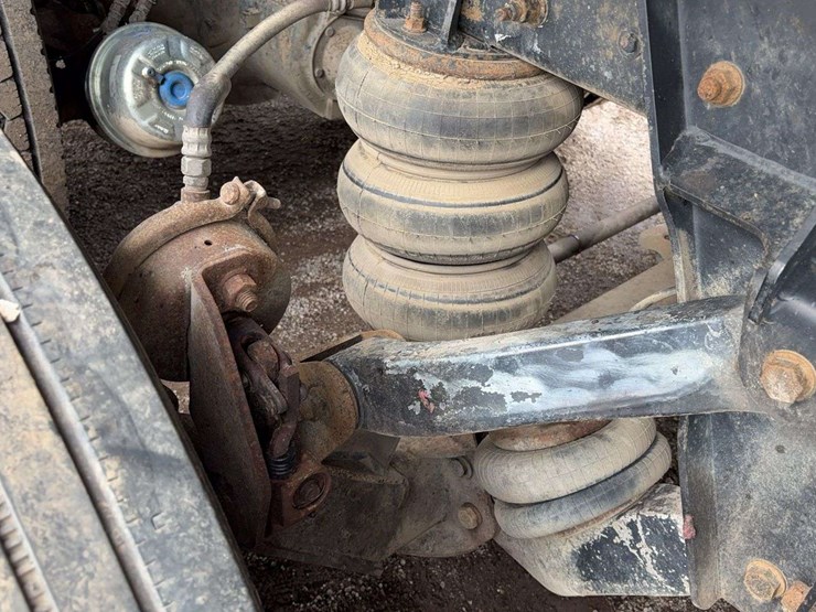 2016-kenworth-t880-image-26