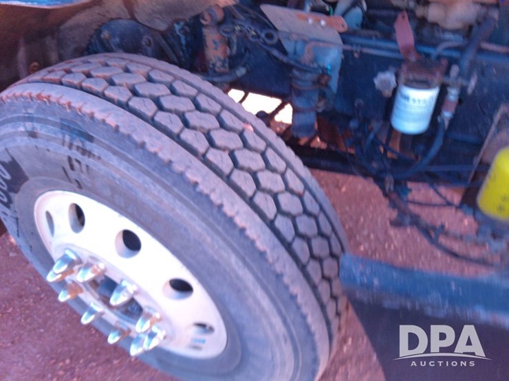 2007-freightliner-columbia-112-image-36