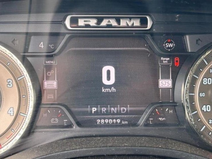 2020-ram-1500-laramie-longhorn-image-11