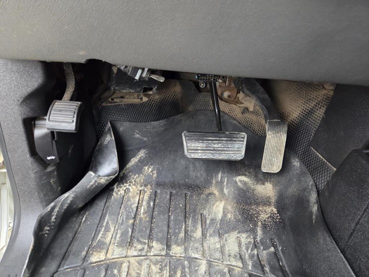 2011-gmc-2500-image-58