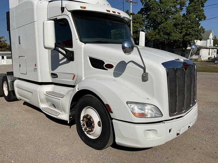 2014-peterbilt-579-image-5