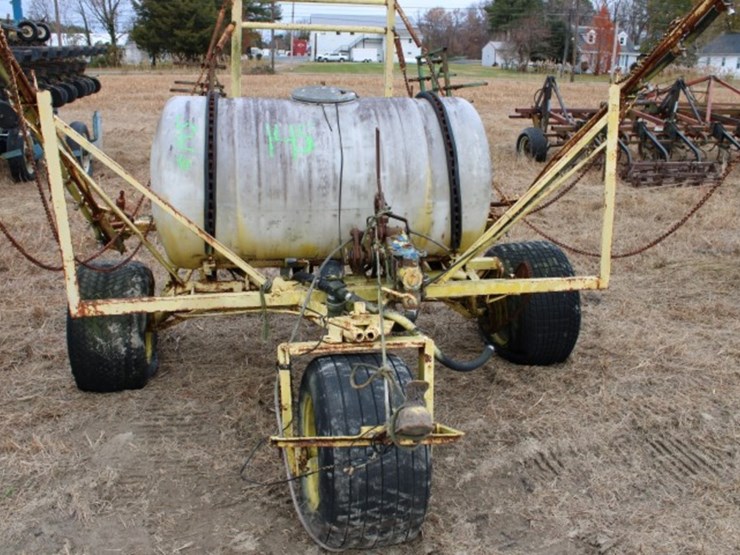 3-wheel-sprayer-with-34'-boom-1-7/8-ball-hitch-200-gal-poly-tank-has-some-r-image-1
