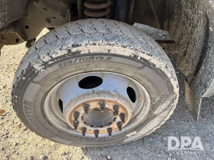 ford-f550-xl-image-17