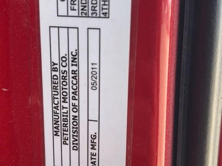 2012-peterbilt-587-image-25