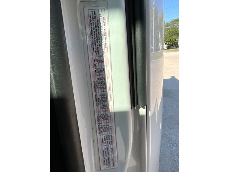 2014-peterbilt-579-image-27