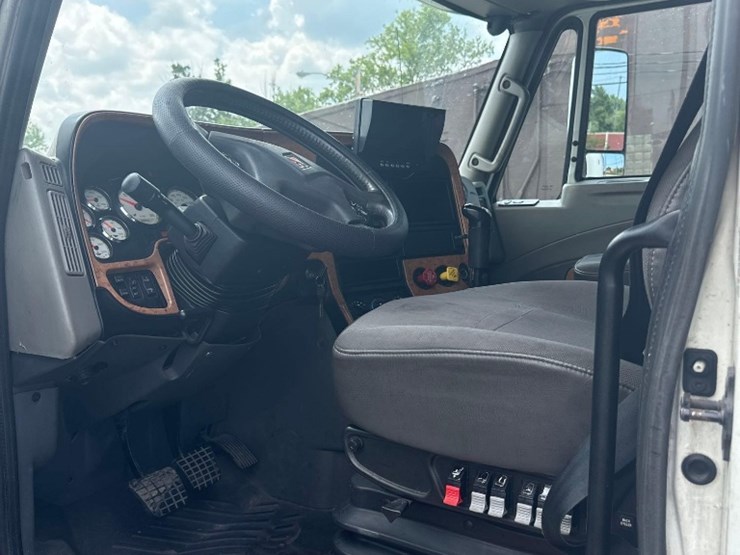 2015-international-prostar-image-13