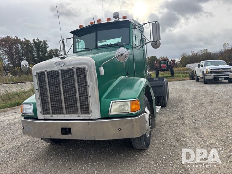 peterbilt-385-image-5