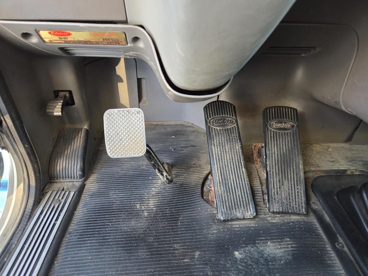 2007-peterbilt-386-image-82