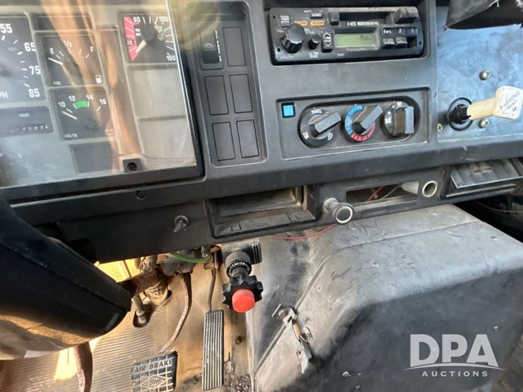 international-4700-image-40