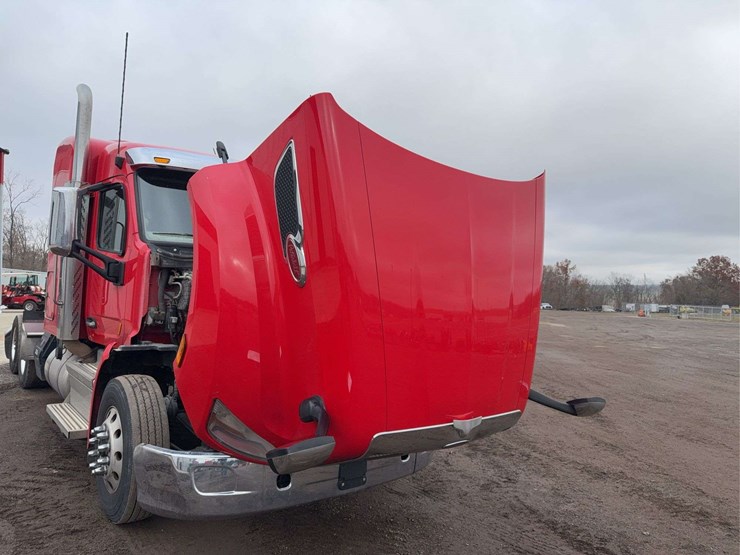 2019-peterbilt-579-image-43