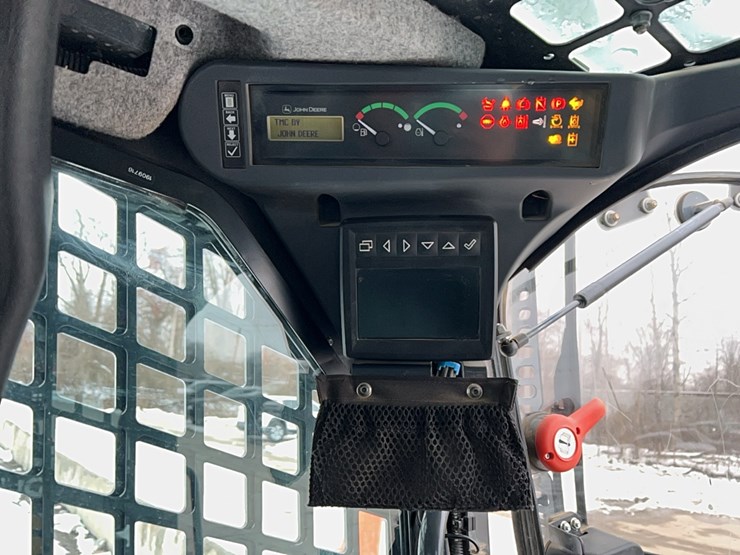 2023-deere-333g-image-8