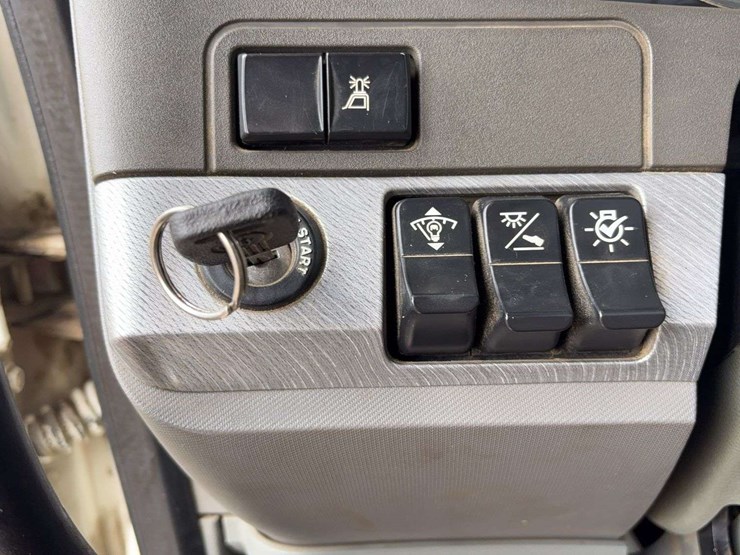 2016-kenworth-t880-image-55